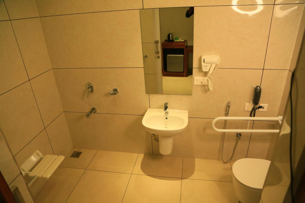 Hotel Victoria International Kattappana Экстерьер фото