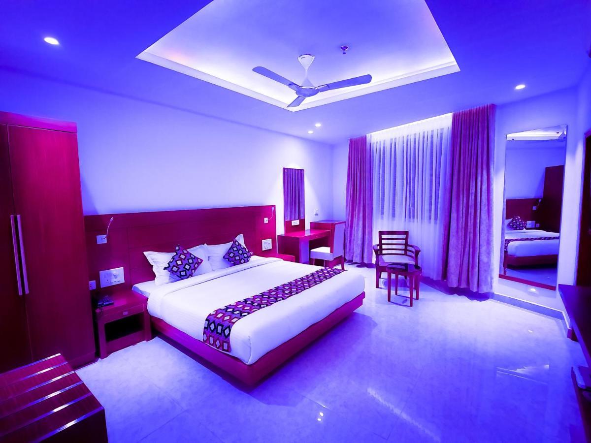 Hotel Victoria International Kattappana Экстерьер фото