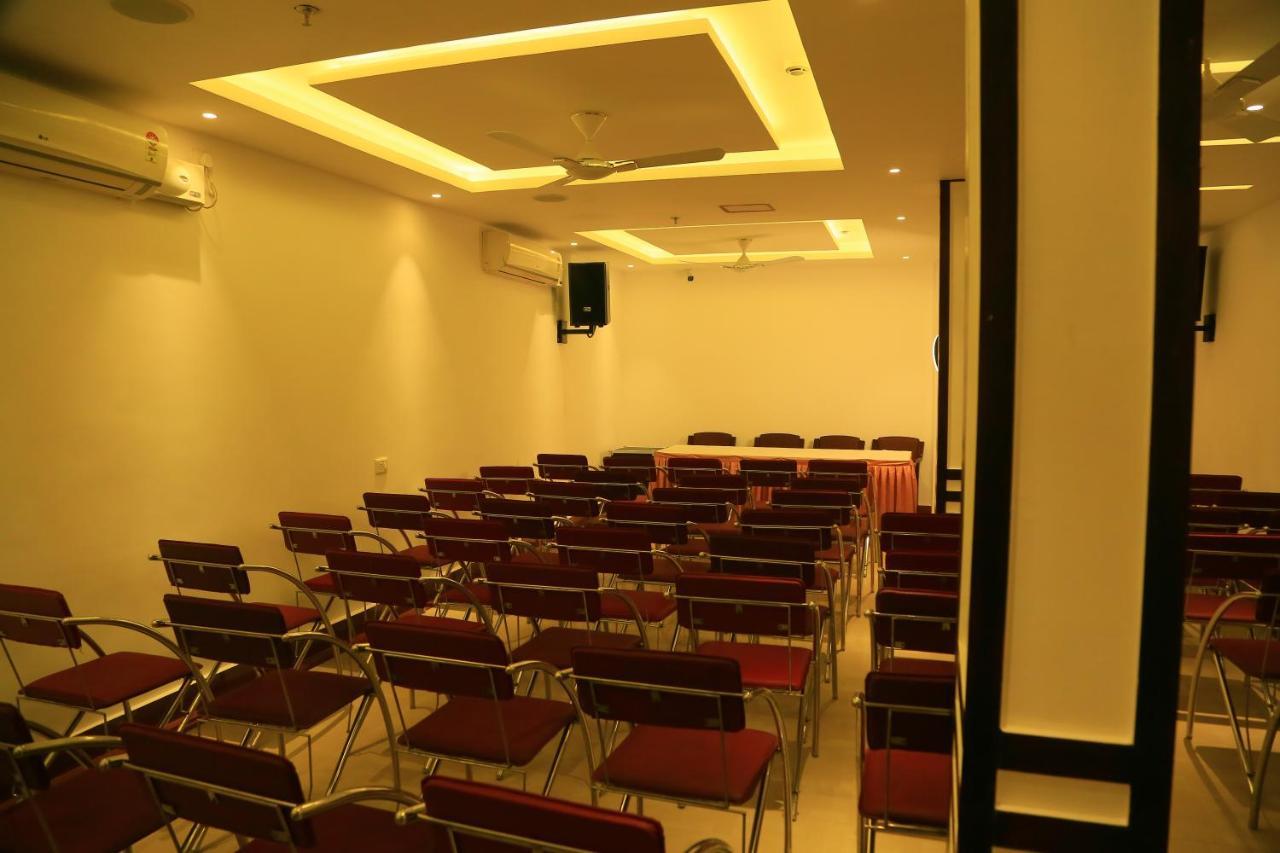 Hotel Victoria International Kattappana Экстерьер фото